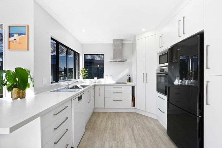 Photo of property in 13 Mangakoea Place, St Andrews, Hamilton, 3200