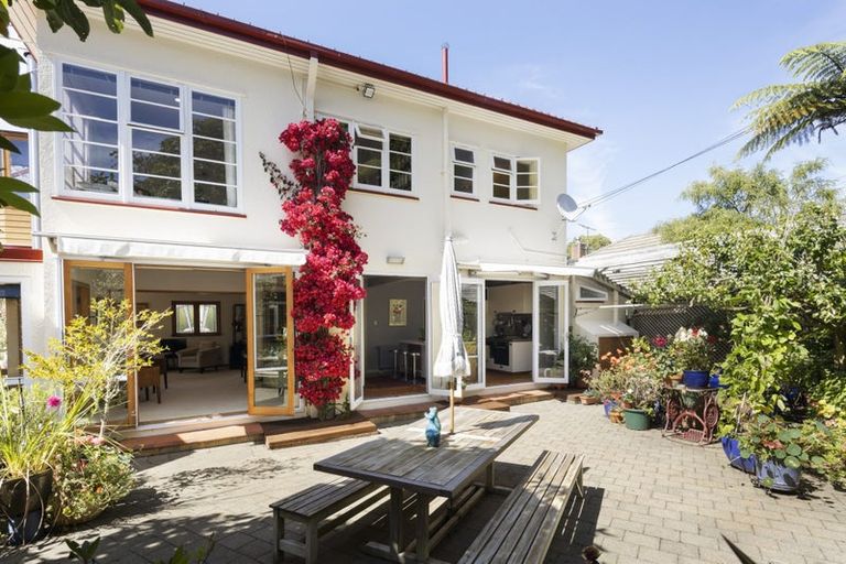 Photo of property in 6 Darwin Street, Karori, Wellington, 6012