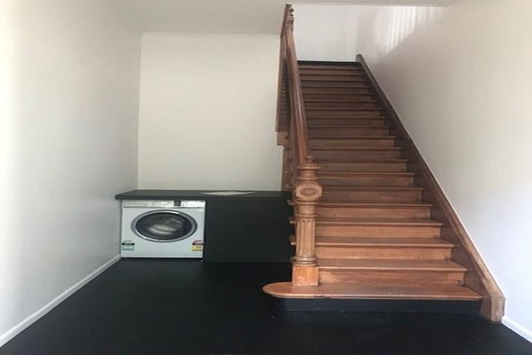 Photo of property in 43 Grant Road, Thorndon, Wellington, 6011