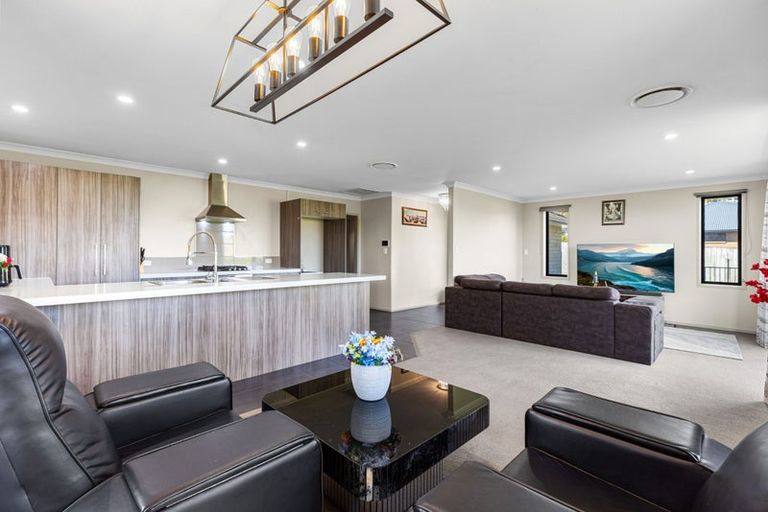 Photo of property in 8 Ballintoy Park Drive, Welcome Bay, Tauranga, 3175