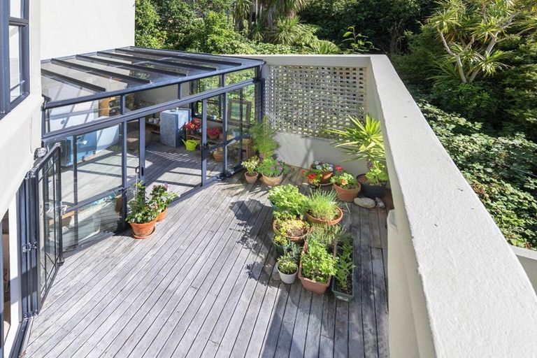 Photo of property in 79u2 Grafton Road, Roseneath, Wellington, 6011