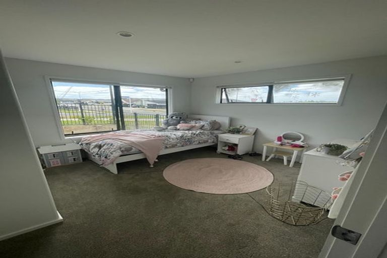 Photo of property in 31 Siren Street, Wainui, 0932