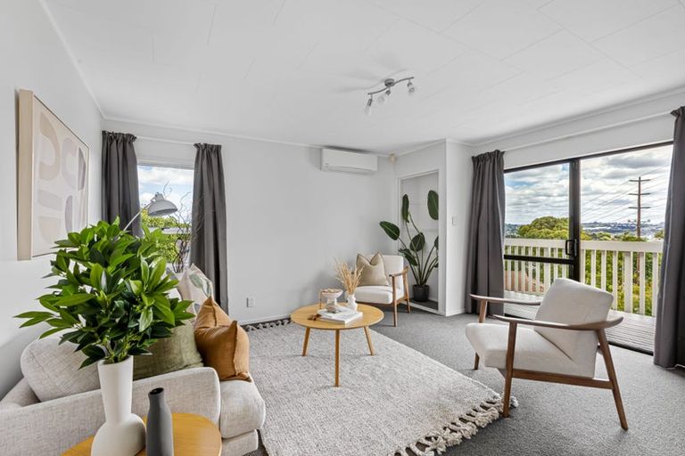 Photo of property in 1/23 Santiago Crescent, Unsworth Heights, Auckland, 0632