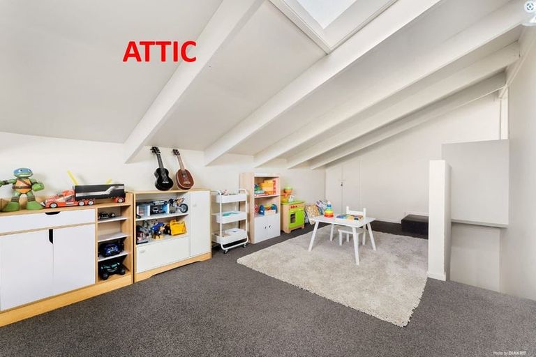 Photo of property in 4 Raphael Place, West Harbour, Auckland, 0618