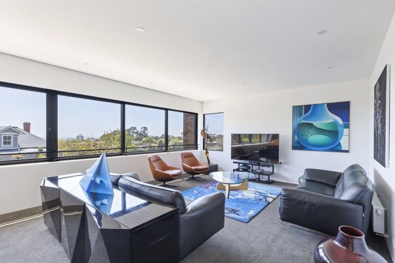 Photo of property in 5 Barrett Road, Spotswood, New Plymouth, 4310