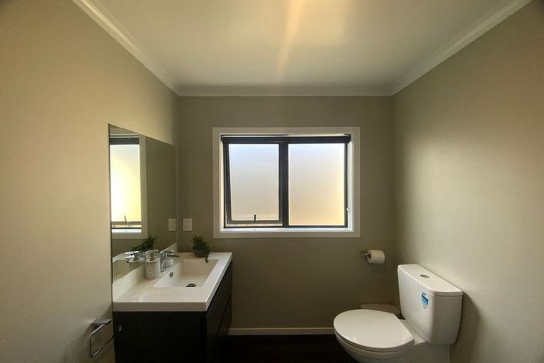 Photo of property in 5 Peter Tapp Way, Wainuiomata, Lower Hutt, 5014