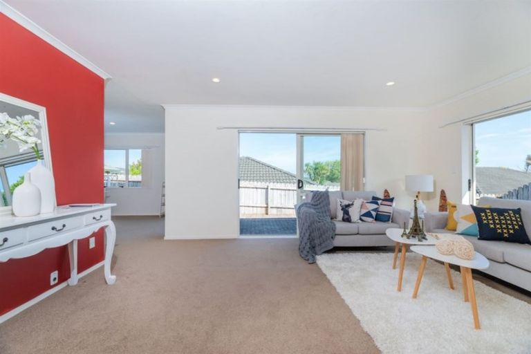 Photo of property in 27 John Brooke Crescent, East Tamaki Heights, Auckland, 2016