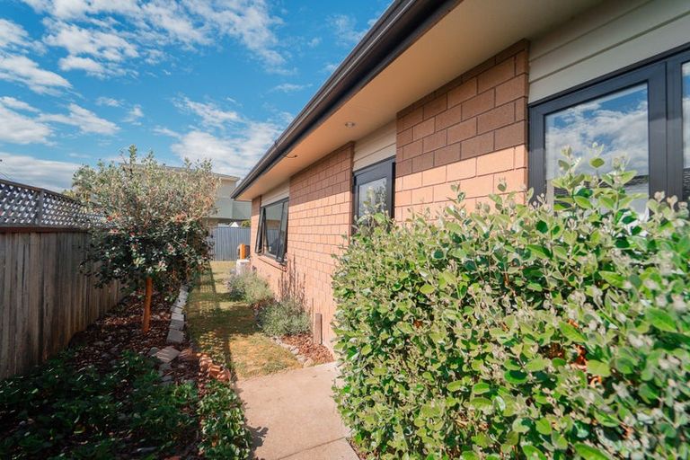 Photo of property in 5a Cornwall Road, Taradale, Napier, 4112