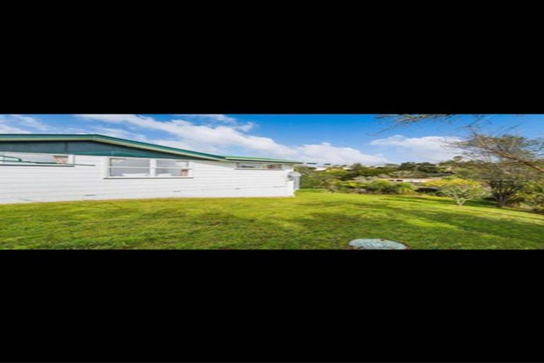 Photo of property in 19 Segedin Place, Glenfield, Auckland, 0629