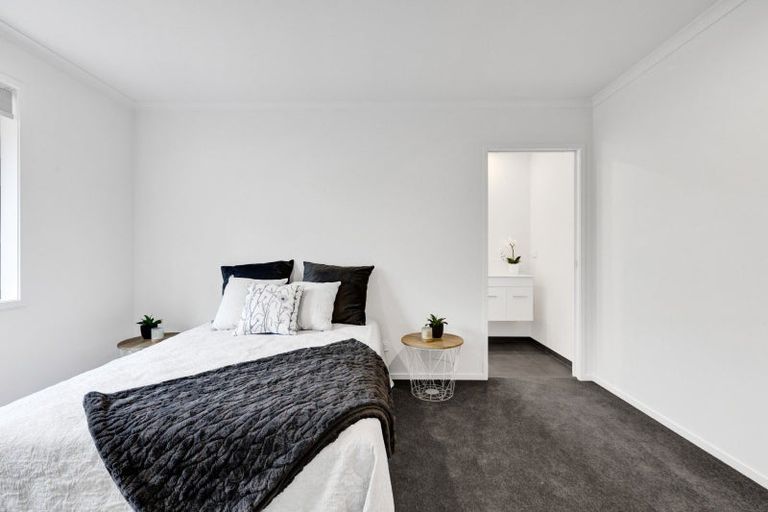 Photo of property in 10a Winstone Place, Highlands Park, New Plymouth, 4312