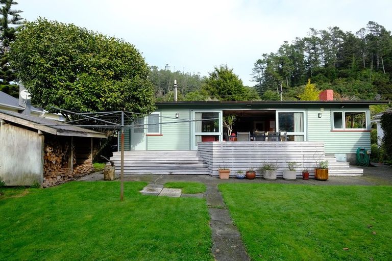 Photo of property in 139 Hine Road, Wainuiomata, Lower Hutt, 5014