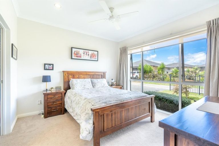Photo of property in 8 Kohia Way, Huapai, Kumeu, 0810