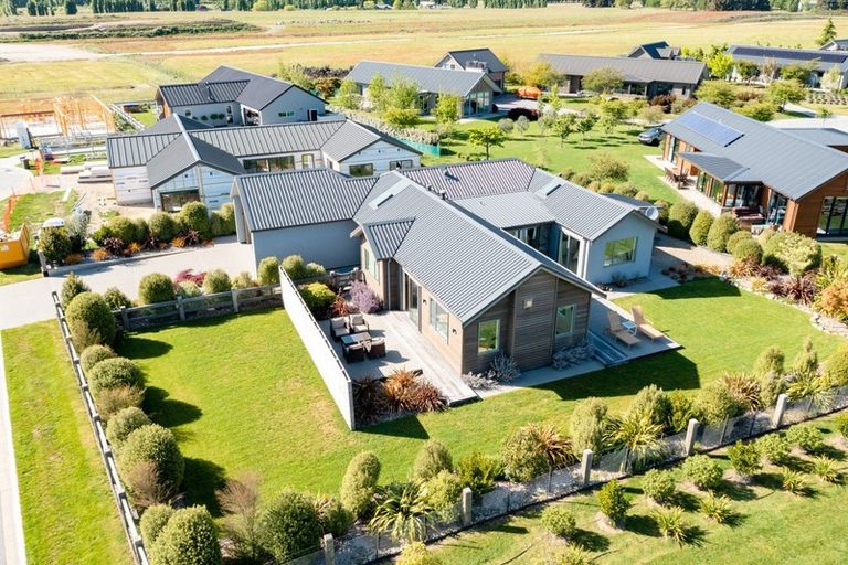 Photo of property in 4 Mcdonald Street, Wanaka, 9305