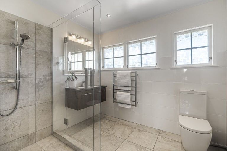Photo of property in 15 Seaforth Avenue, Mangere Bridge, Auckland, 2022