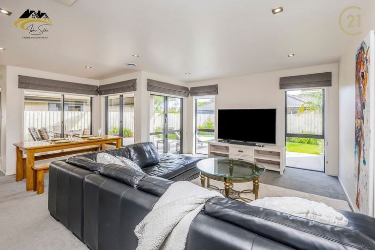 Photo of property in 32 Ripple Grove, Waiuku, 2123