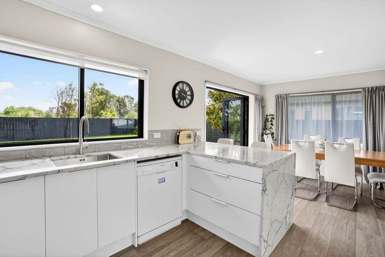 Photo of property in 23 Raabia Close, Parakai, 0830