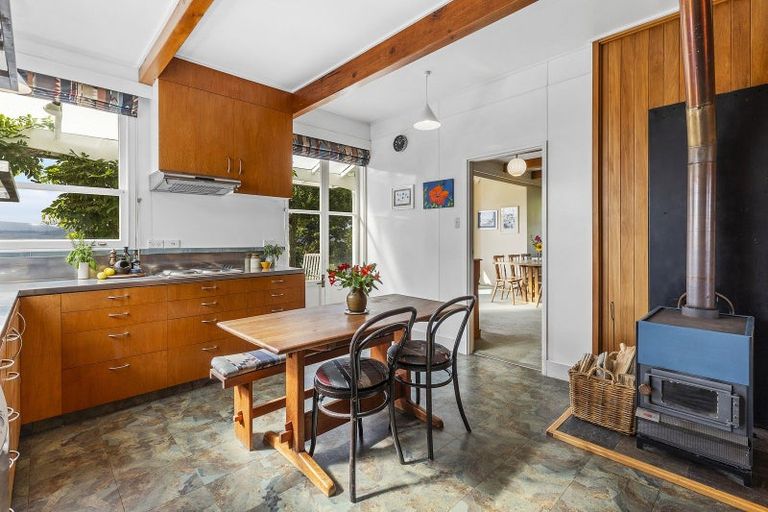 Photo of property in 51 Awa Road, Karaka Bays, Wellington, 6022