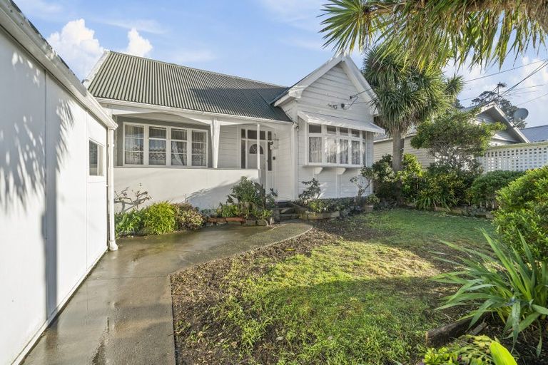 Photo of property in 68 Derwent Street, Island Bay, Wellington, 6023