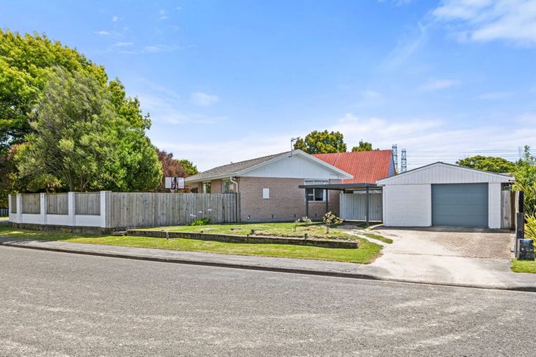 Photo of property in 2 Magenta Place, Broomfield, Christchurch, 8042