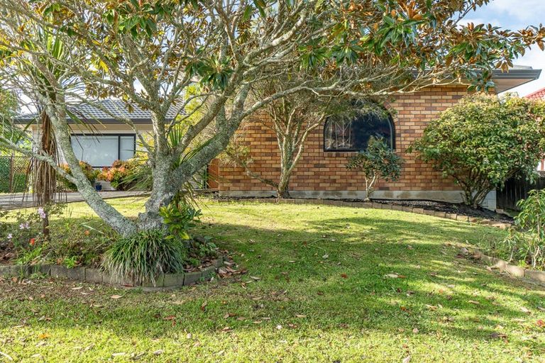 Photo of property in 1/8 Mandica Place, Sunnynook, Auckland, 0632