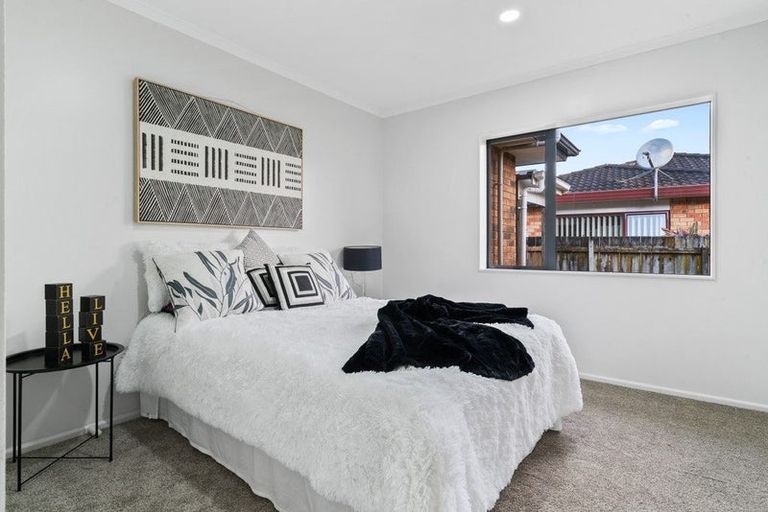 Photo of property in 43 Glenveagh Park Drive, Weymouth, Auckland, 2103