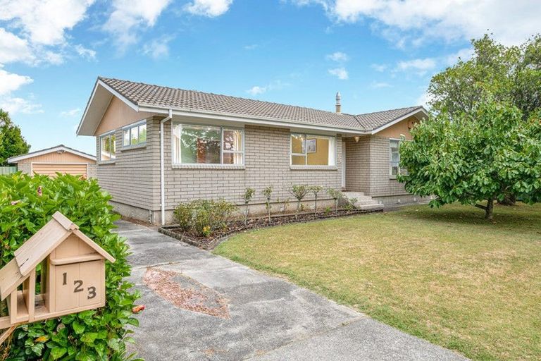 Photo of property in 123 Muir Avenue, Mangere Bridge, Auckland, 2022