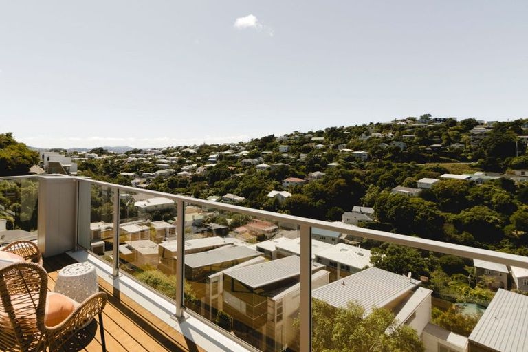 Photo of property in 69u5 Tiketike Way, Brooklyn, Wellington, 6021