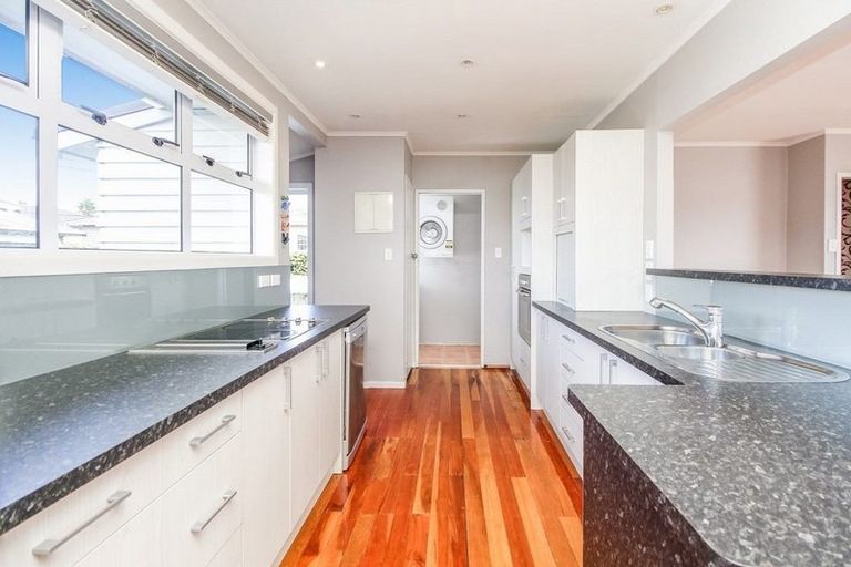 Photo of property in 13 Rewarewa Road, Te Atatu Peninsula, Auckland, 0610
