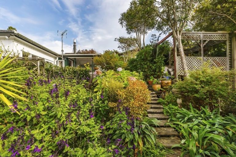 Photo of property in 9 Magdalen Street, Tawa, Wellington, 5028