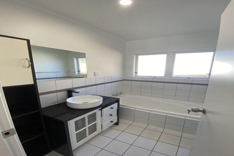 Photo of property in 106 Canongate Street, Birkdale, Auckland, 0626