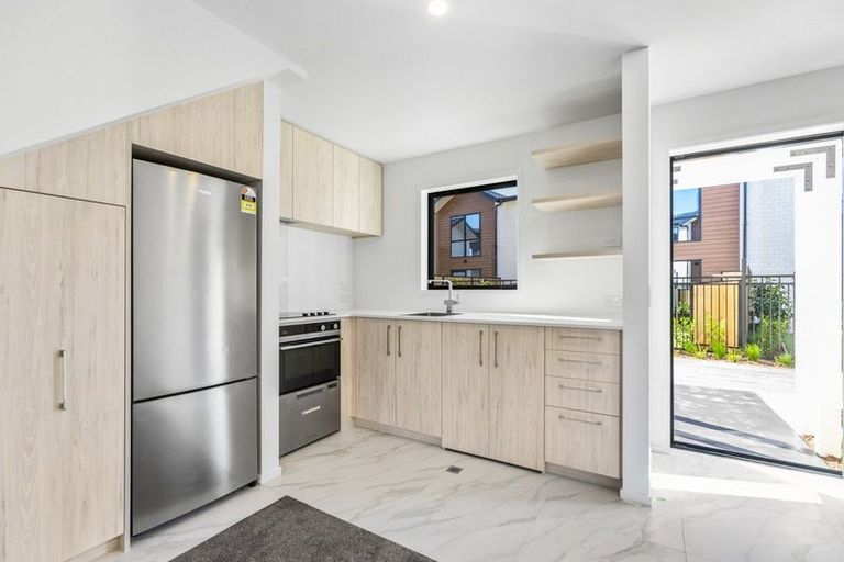 Photo of property in 5/172 Don Buck Road, Massey, Auckland, 0614