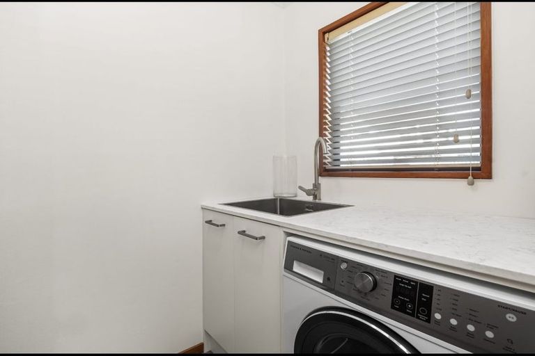 Photo of property in 2/43a Main Road, Redcliffs, Christchurch, 8081