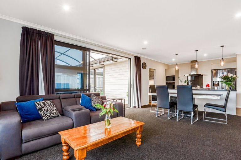 Photo of property in 5 Waitaria Terrace, Aotea, Porirua, 5024