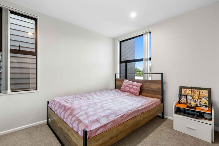 Photo of property in 15 Battalion Drive, Papakura, 2110