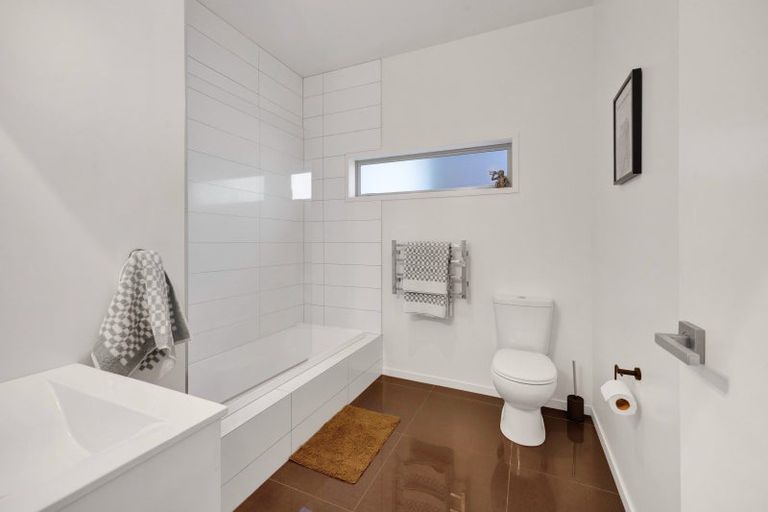 Photo of property in 2/5 Beach Street, Fitzroy, New Plymouth, 4312