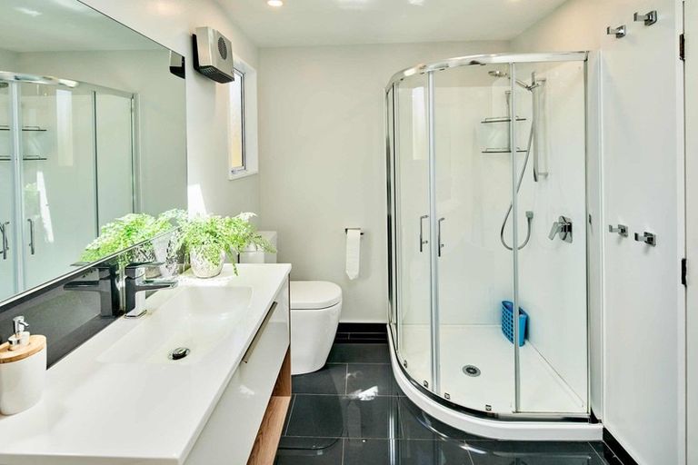 Photo of property in 24 Molyneux Close, Whitby, Porirua, 5024