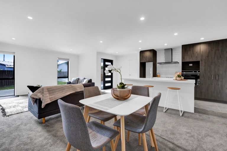 Photo of property in 10a Winstone Place, Highlands Park, New Plymouth, 4312