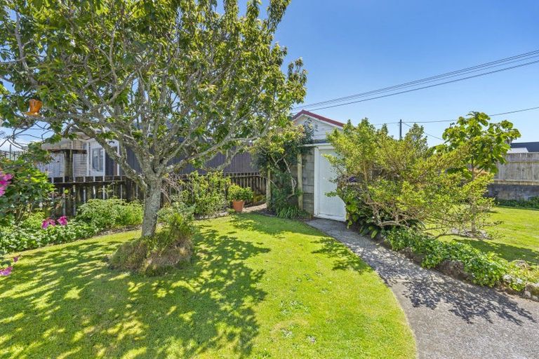 Photo of property in 6 French Street, Moturoa, New Plymouth, 4310