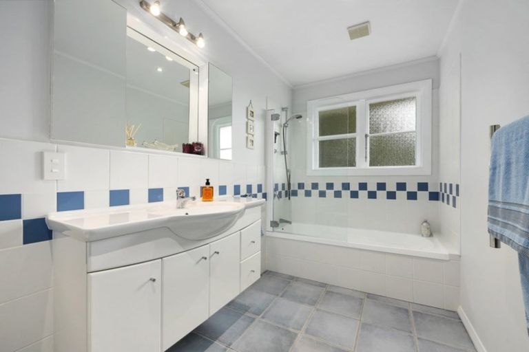 Photo of property in 74a Heretaunga Square, Silverstream, Upper Hutt, 5019