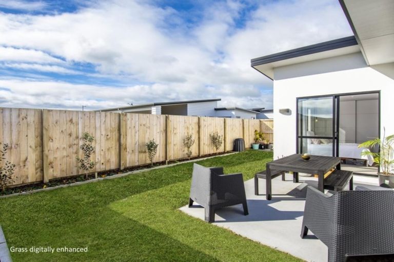 Photo of property in 30 Awatira Drive, Papamoa Beach, Papamoa, 3118