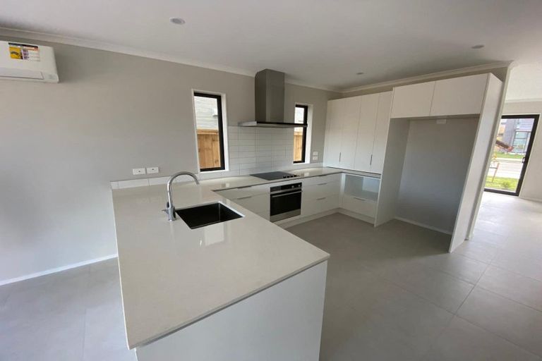 Photo of property in 10 Richard Petterd Way, Swanson, Auckland, 0614