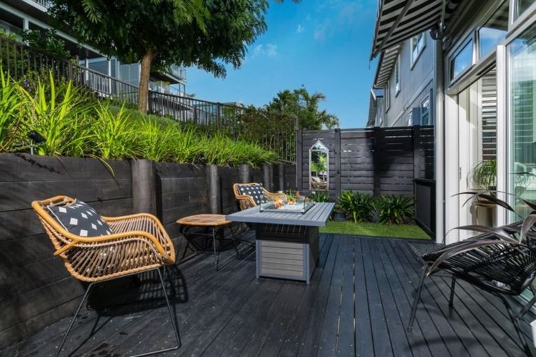 Photo of property in 15 Landmark Terrace, Orewa, 0931