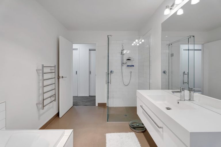 Photo of property in 2 Rayner Way, Glen Avon, New Plymouth, 4312