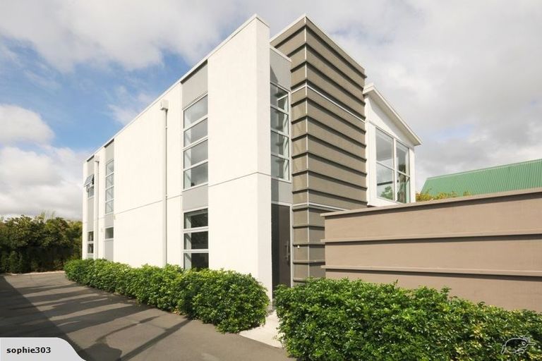 Photo of property in 128 Holly Road, St Albans, Christchurch, 8014