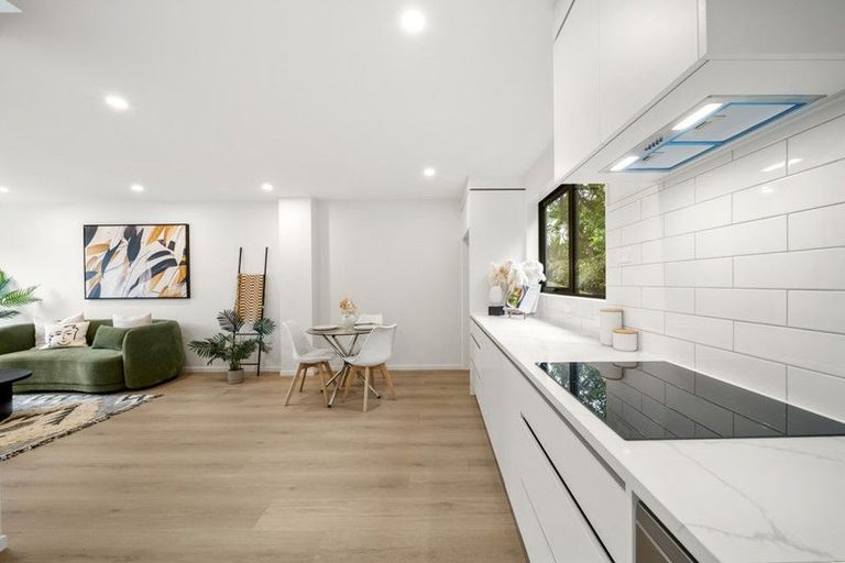 Photo of property in 1/1088 Beach Road, Torbay, Auckland, 0630