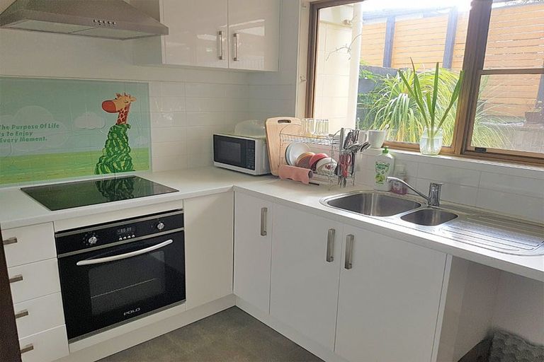 Photo of property in 2/175 Birkenhead Avenue, Birkenhead, Auckland, 0626