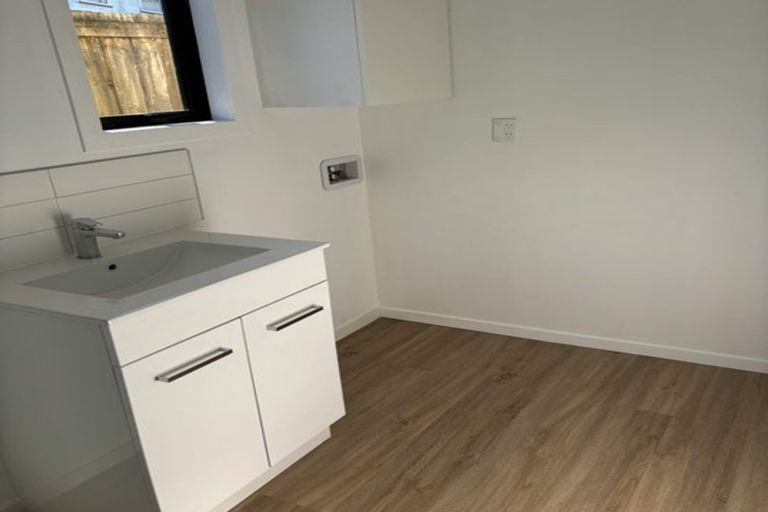 Photo of property in 2/11 Teal Crescent, Beach Haven, Auckland, 0626