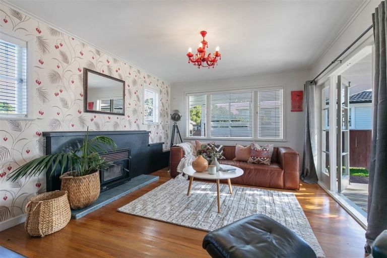 Photo of property in 43 Sylvia Road, Hillcrest, Auckland, 0627