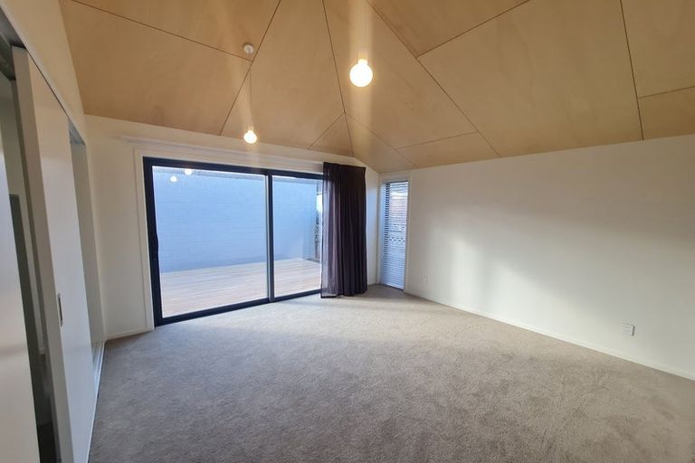 Photo of property in 39 Derwent Street, Island Bay, Wellington, 6023