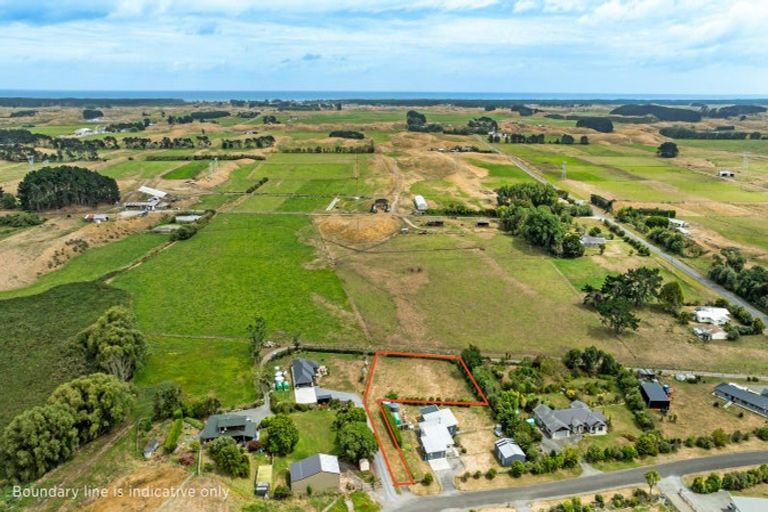 Photo of property in 16 Grefor Lane, Waitarere, Levin, 5574